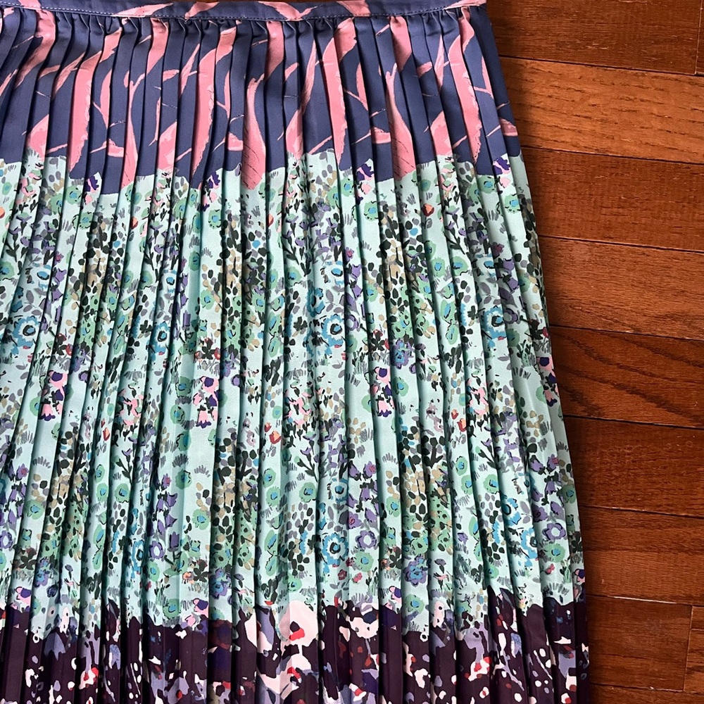 Pleated Floral Colorblock Midi Skirt in Navy, Teal & Yellow - Picture 3 of 11